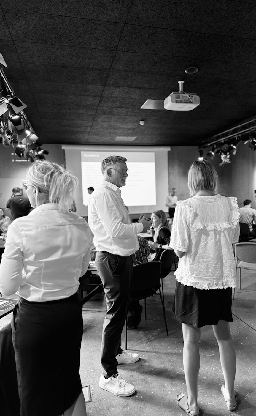 Netværksmøde talk (2)-Apr-15-2026-08-00-05-2881-AM